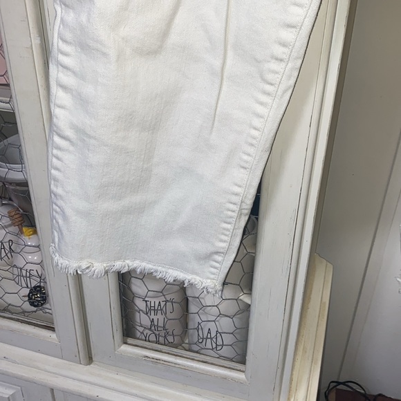 Super Cute 1822 Cream Color Jeans Frayed Hem - Picture 2 of 5